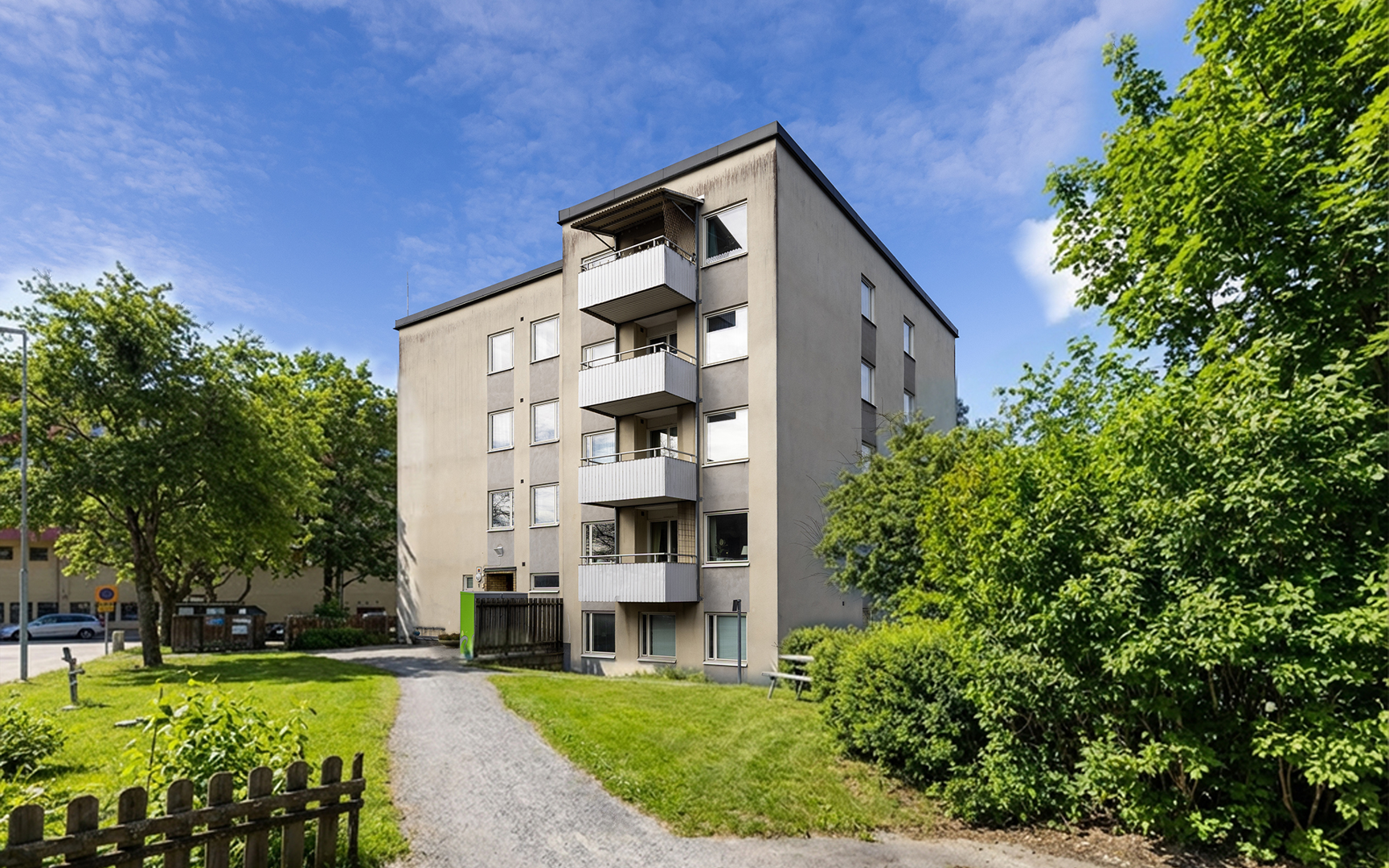 Fasad och gångväg