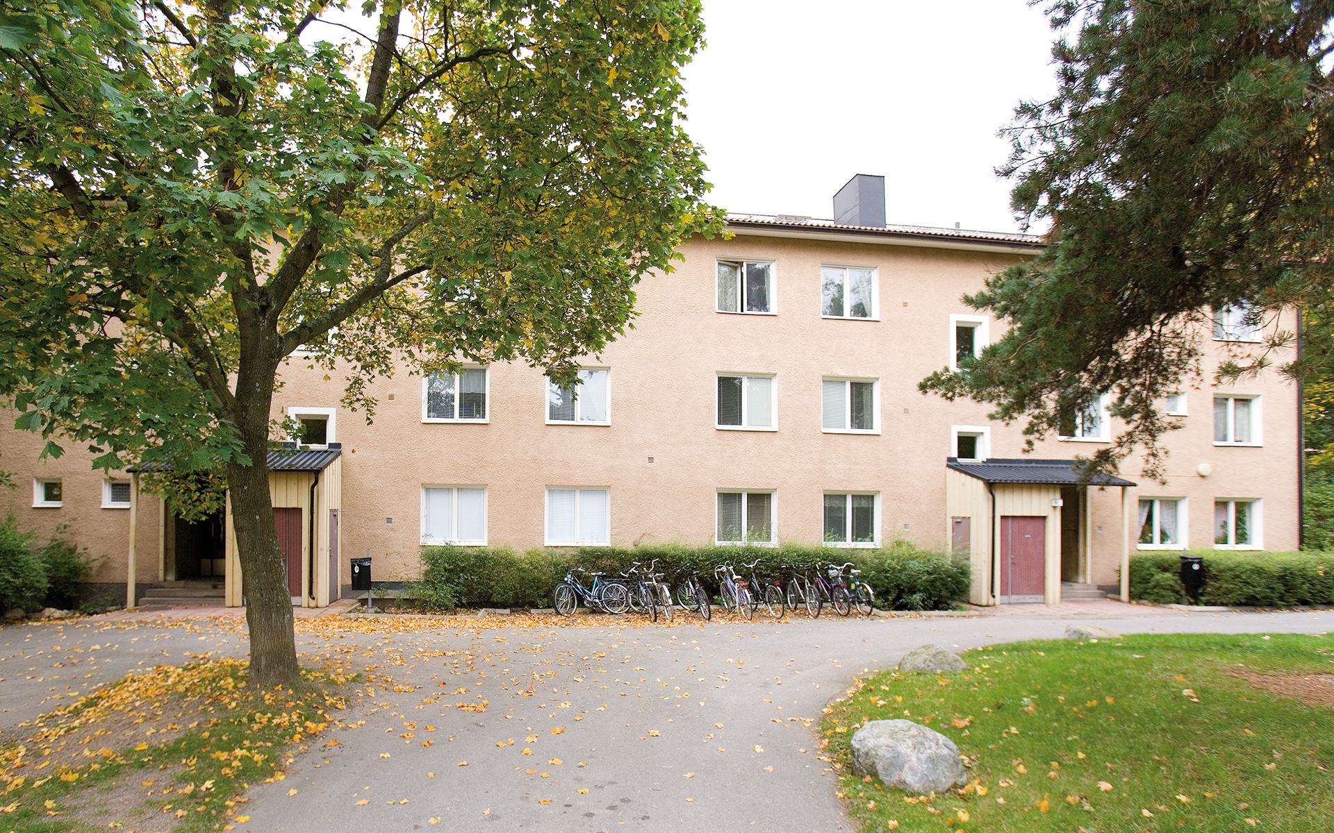 Fasad och gångväg
