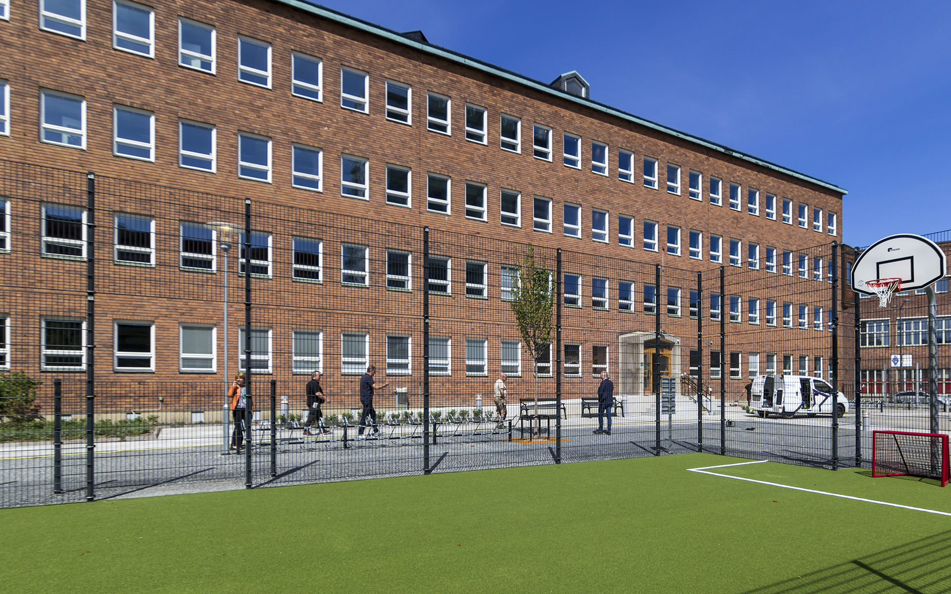 Entré och skolgård