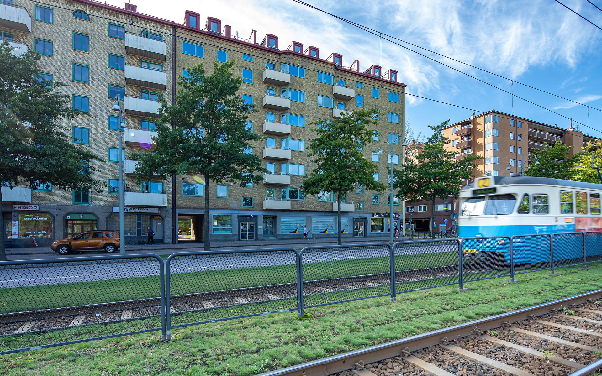 Fasad och spårvagn
