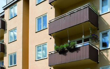Fasad med balkonger