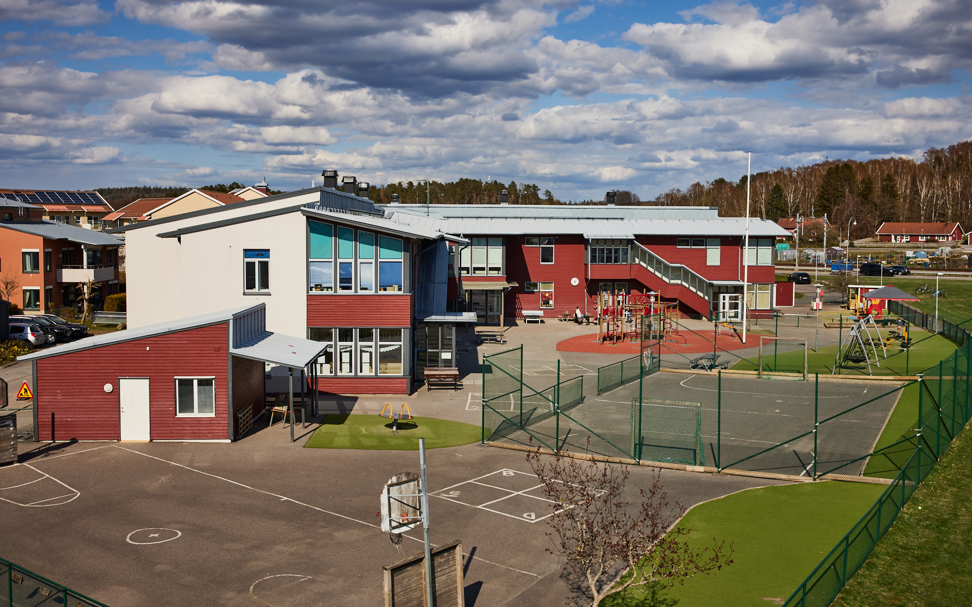 Fasad och gård