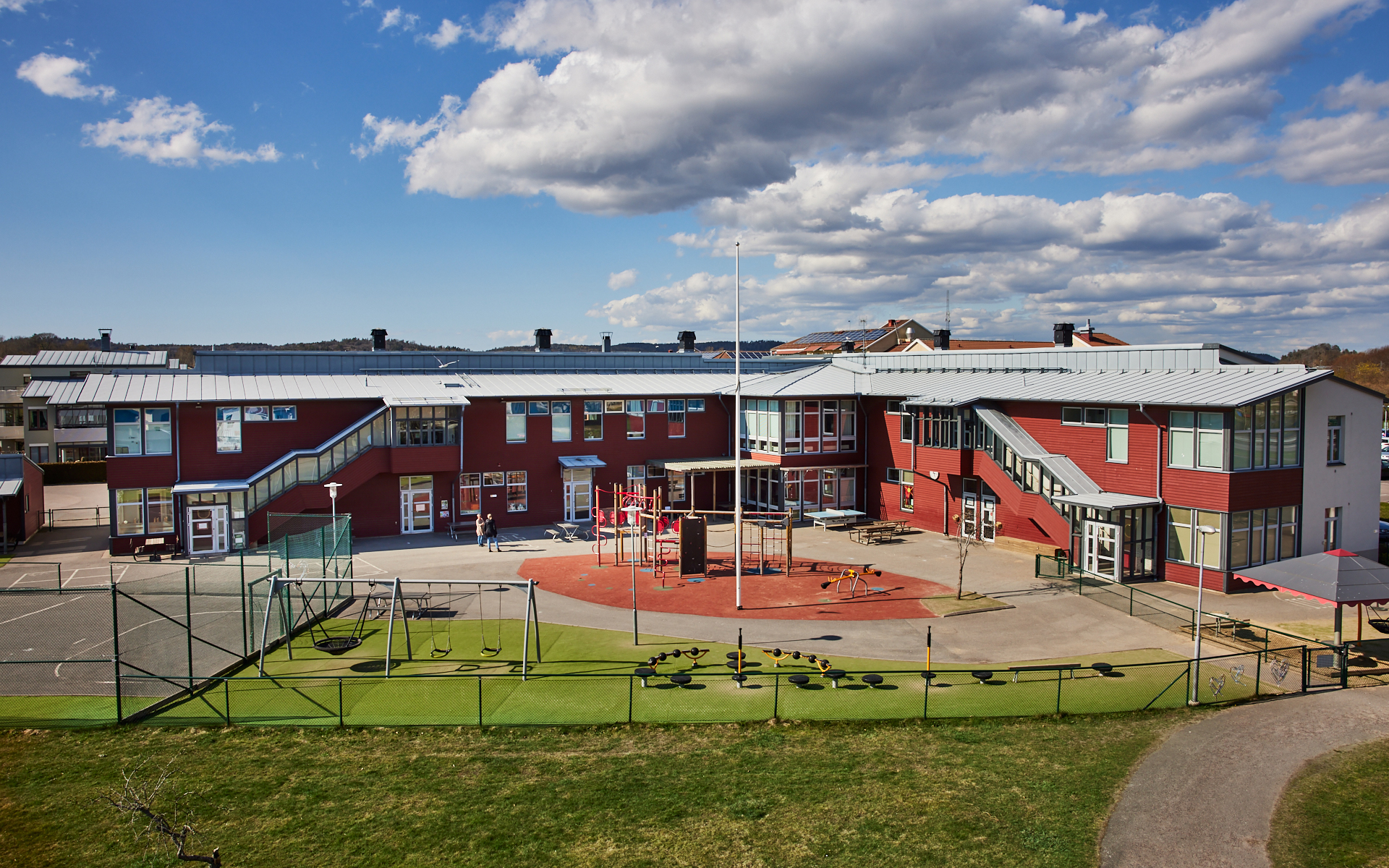 Fasad och gård