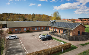 Fasad med parkering