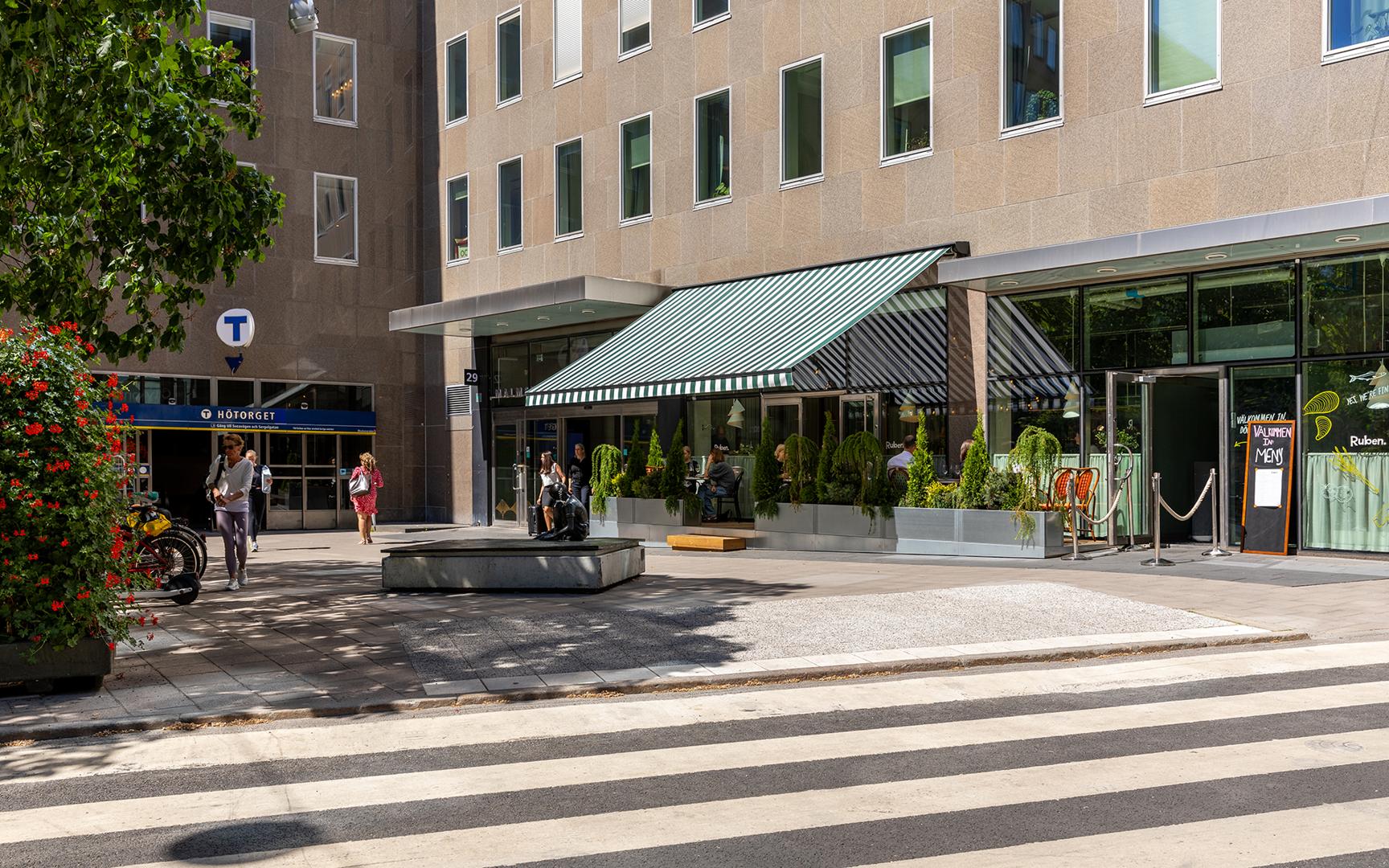 Entré Malmskillnadsgatan och Restaurang Ruben