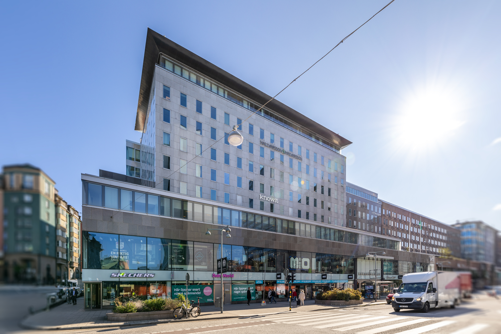 Fasad från Sveavägen