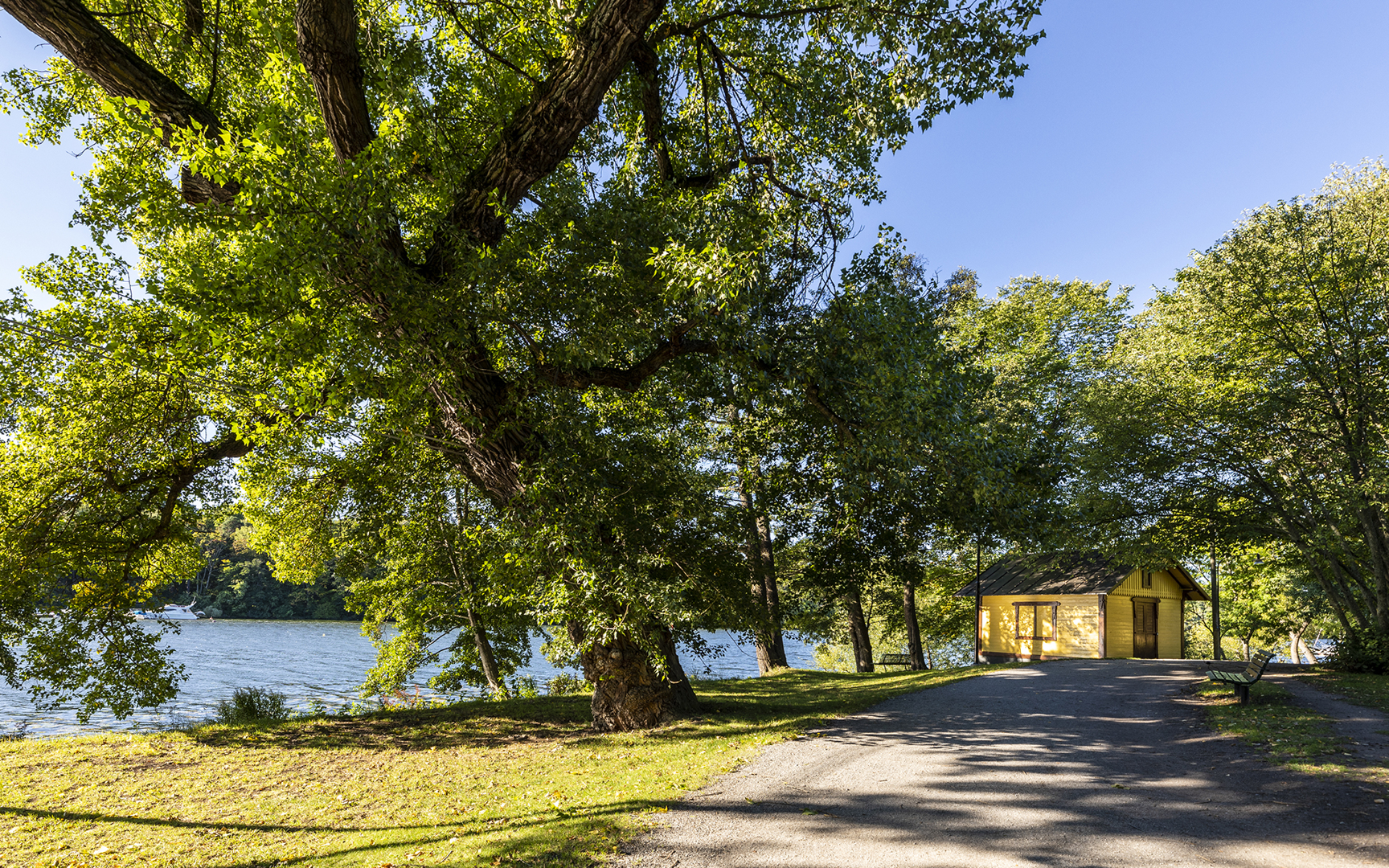 Härlig promenad längs vattnet