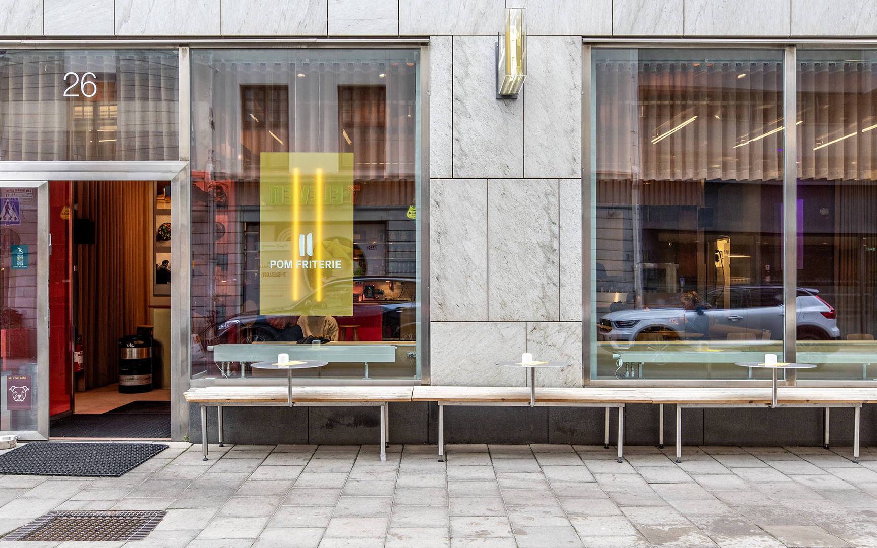 Populära Pom Friterie längre upp på gatan