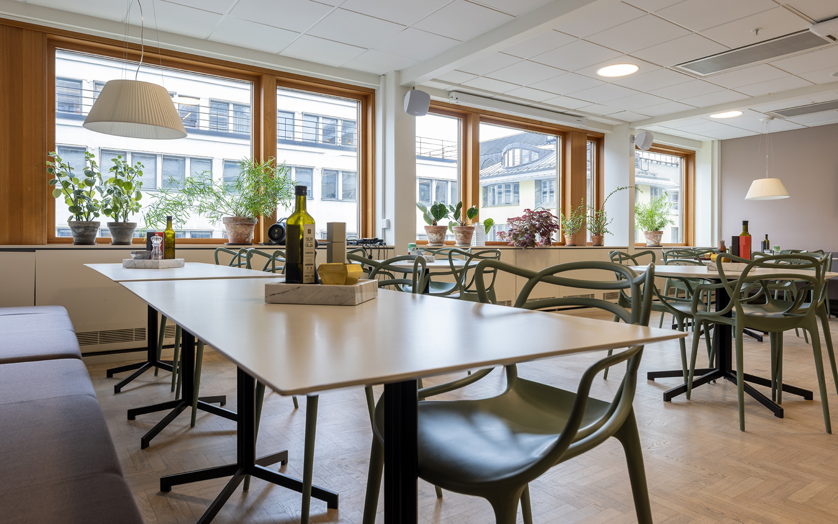 Ljust och stort pentry att samla personalen i