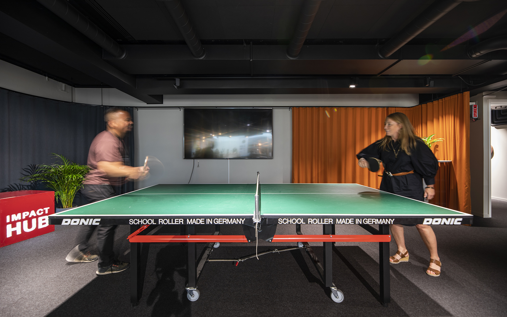 Pingis och möjlighet till biosittning för 30 personer