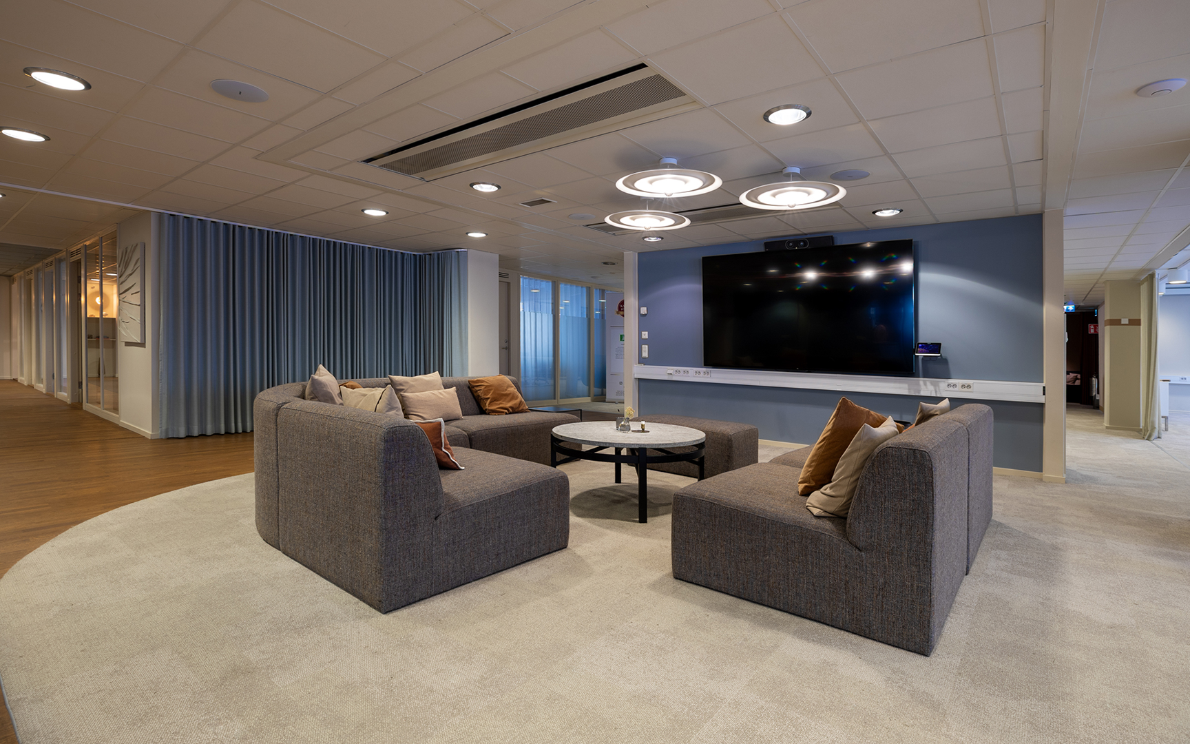 Lounge stor öppen yta för pesonalsammankomster