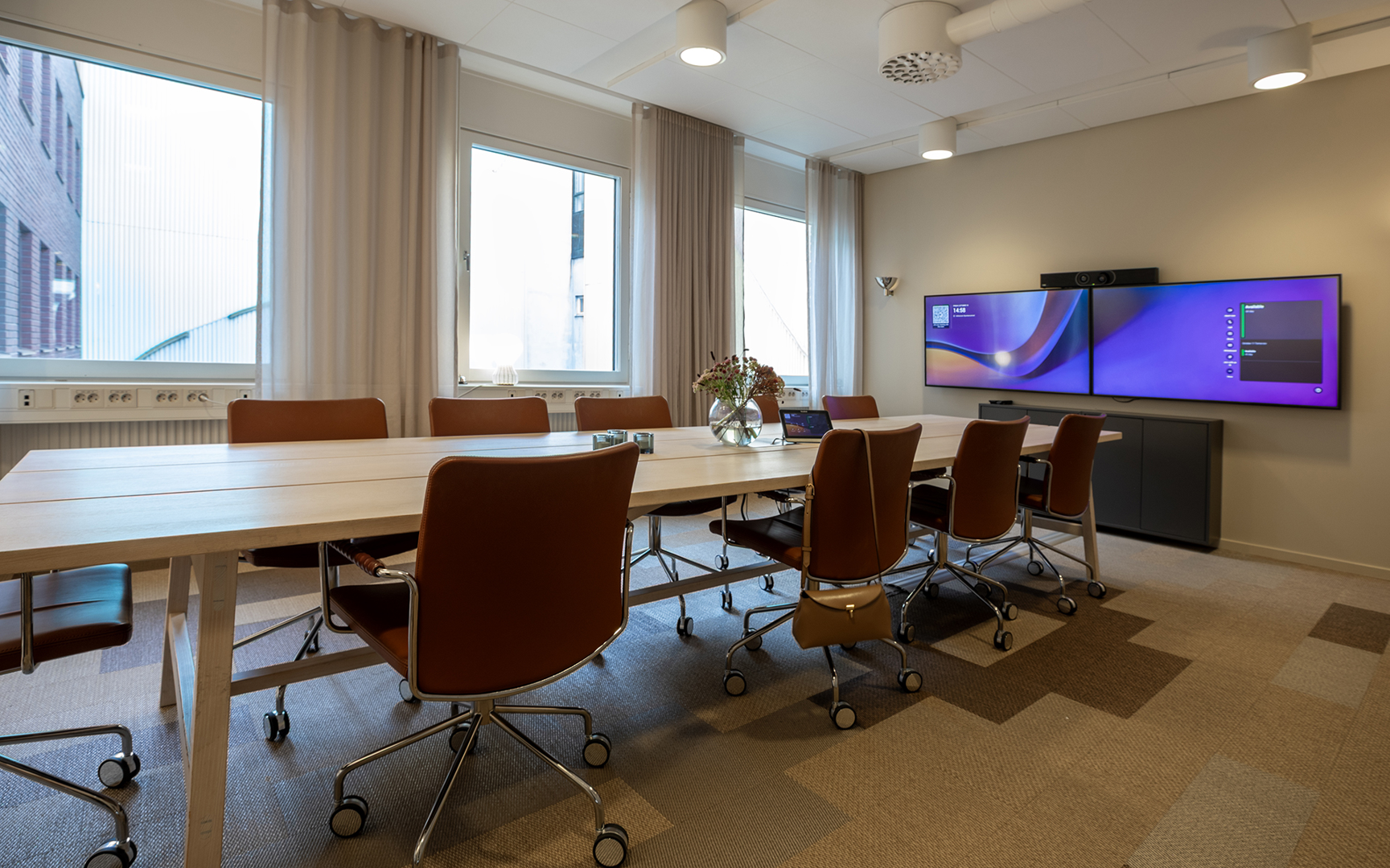 Större mötesrum mot innergård