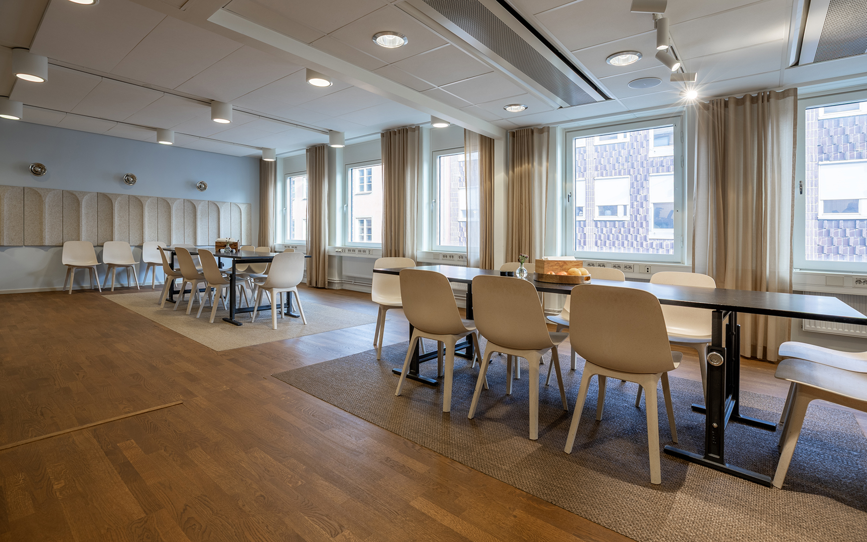 Lunchrum, öppen yta för större interna möten