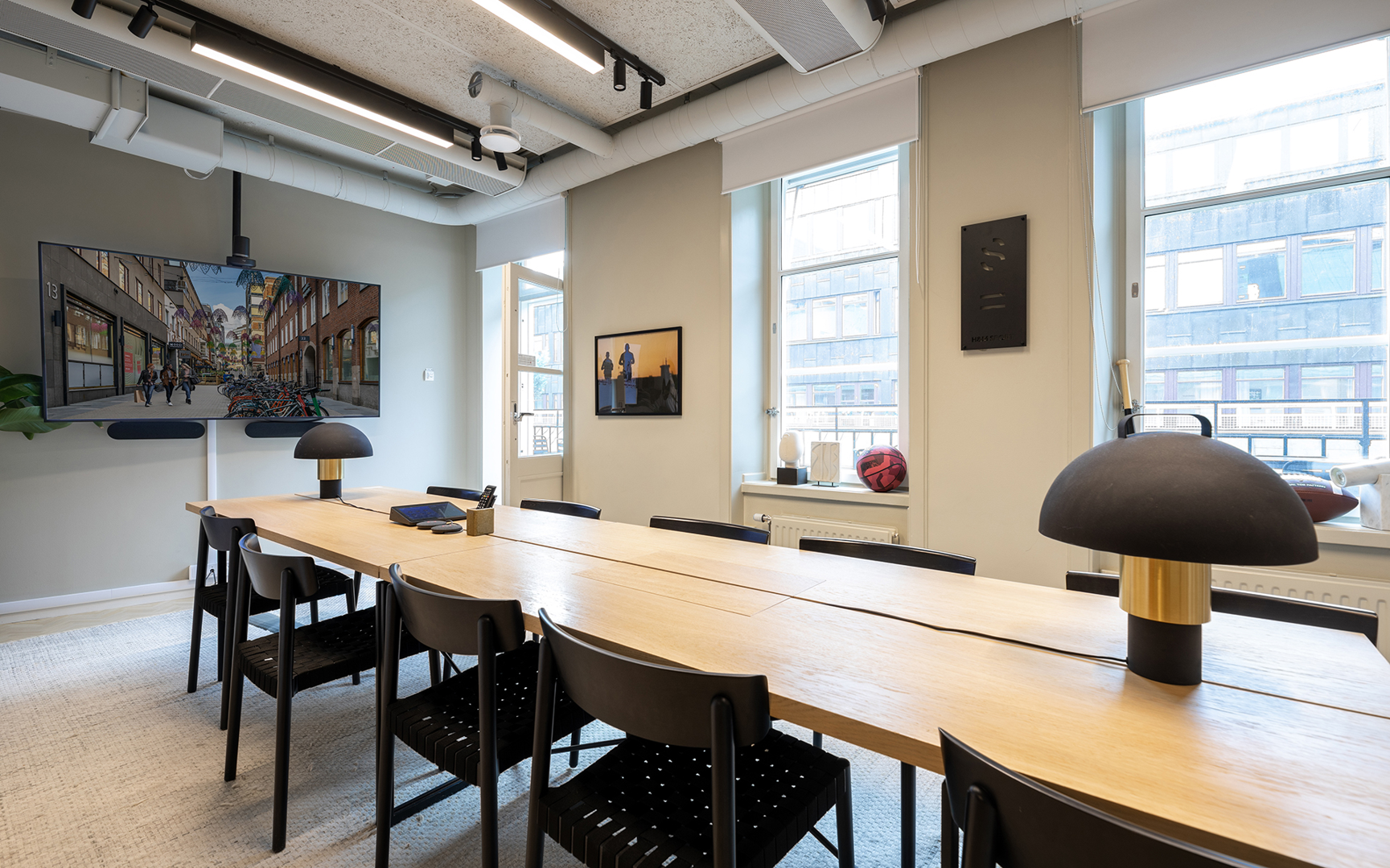 Mötesrum (bild från liknande lokal)